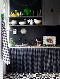 Dale Vida A Tu Alacena Con Cortinas En Vez De Puertas Ideas De Cortinas De Cocina Cortinas De Cocina Modernas Muebles Bajos De Cocina
