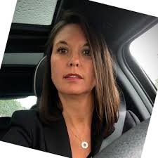 Fier de mon épouse qui a su se remettre en question et reprendre ses études  à 40 ans avec une belle récompense à la clé. Un bel exemple pour nos  enfants. Félicitations