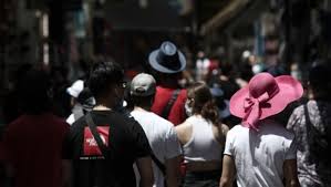 Αναλυτικές οδηγίες για το τι πρέπει να κάνουν οι επιβάτες από την άφιξη τους στο αεροδρόμιο και μετά. Jmadkiuok6quxm