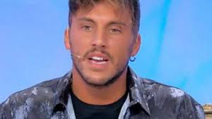 Giulio raselli, tronista di uomini e donne lunedì 20 gennaio ha terminato la sua esperienza nel programma scegliendo, non senza alcune polemiche, la corteggiatrice giulia d'urso. Uomini E Donne Crisi Giulio Raselli Giulia D Urso Parla La Coppia