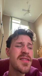 why do I subconsciously scrunch my face when I’m belting