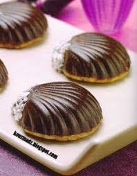 Ingredients La Pate Confiture D Abricots Noix De Coco Chocolat Noir Fondu Pepites De Chocolat Cookies Ingredients French Macaroon Recipes Macaroon Recipes