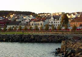 The administrative centre of the municipality is the c. Larvik Norwegen