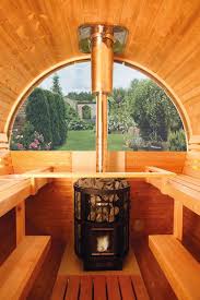 Innenansicht Mit Halbrundglas Saunafass Sauna Im Garten Saunahaus Garten