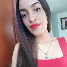 Parker Posey smiling in the fact that her daughter needs organic food and  air conditioning 😭😭😭The White Lotus