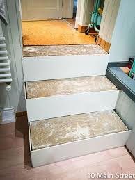 Un Escalier Moche Habillez Le 10 Main Street En 2020 Renover Escalier Habillage Escalier Habillage Escalier Beton