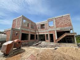 A house is made of walls and beams, A home is built with love and dreams✨ Alhamdulillah satu lagi progress membina sebuah banglo di Alor Gajah, Melaka 🏠 Tersergam indah, owner pun