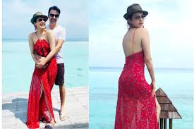 Photo gallery of kajal aggarwal. Kajal Aggarwal Gautam Kitchlu S Honeymoon Pics Out Couple Poses In The Stunning Maldives India Com