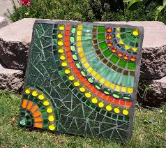 Trittsteine Gartengestaltung Ideen Rund Um Die Gartenwege Mosaikwege Mosaik Blumentopfe Mosaikmuster