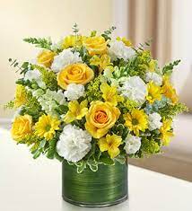 Obtenha um segundo vídeo stock com 14.000 segundos de bouquet white and yellow a 25fps. Cherished Memories Yellow And White In Bremerton Wa Flowers D Amour