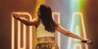 Good photos will be added to. Dua Lipa Atua Em Braga E Lisboa Em 2022 Recorde A Estreia Da Cantora Em Portugal Em Imagens Showbiz Sapo Mag