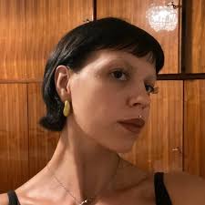 Ti-aiuto : Nora, prof d'inglese a Bologna