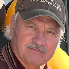 Amazon.com: The Peacock and the Bear: 9798218267209: Herrin, William,  Fatkurahman, Llham: Books