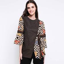 Tunik dengan potongan asimetris menjadi model tunik berikutnya yang bisa anda pakai sebagai pakaian lebaran, kondangan maupun pakaian harian. Jual Batik Distro Ba9480 Ba9481 Ba9482 Asimetris Blouse Wanita Terbaru Juni 2021 Blibli