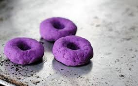 10 makanan yang terbuat dari ubi yang sangat lezat. Resep Dan Cara Membuat Kue Donat Ubi Ungu Yang Nikmat Alami Sedap Dan Lembut Selerasa Com