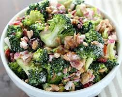 La Meilleure Recette De Salade Brocoli Cremeuse Recipe Broccoli Salad Recipe Creamy Broccoli Salad Broccoli Salad