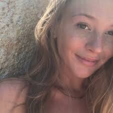 Amanda Bartlett (@amandaraye00)