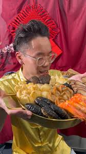 “一锅盛满幸福，一桌尽享团圆，, 盆菜让每一口都充满家的温暖。, 臻选上等食材，层层堆叠珍馐滋味，, 为新春佳节添满福气与好彩头。,  简单加热，便捷美味，团圆从此更省心！, 数量有限，抢购从速，一起开启丰盛好年！, #seafoodmallplus #CNY  #freedelivery