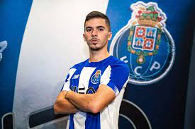 Download on the app store; Vitor Ferreira Renova Ate 2024 Fcporto
