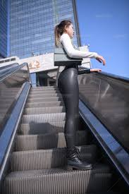 一只麋鹿模拍作品 皮裤 魔镜原创摄影 魔镜街拍 魔镜原创 原创街拍 高清街拍 街拍美女 搭讪美女 紧身美女 遇到最好的街拍摄影作品 in 2021 leather pants leather asian woman