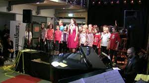 See all 2 formats and i love helen sjoholm as a singer and actress. Gabriellas Sang Helen Sjoholm Med Elever Fran Samgymnasiet Och Barn Fran Kulturskolan Youtube