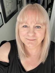 Anybody know parcel office in holbeck opening and closing times