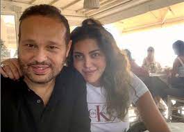 خرجت الممثلة المصرية ريهام حجاج، لترد على أنباء زعمت تسببها في إصابة الممثل كريم قاسم وعدد آخر من الفنانين بفيروس كورونا المستجد، بسبب حفل أقامته هي وزوجها، رجل. Ø±ÙŠÙ‡Ø§Ù… Ø­Ø¬Ø§Ø¬ ØªØºÙ„Ù‚ Ø§Ù„ØªØ¹Ù„ÙŠÙ‚Ø§Øª Ø¹Ù„Ù‰ ØµÙˆØ±ØªÙ‡Ø§ Ù…Ø¹ Ø²ÙˆØ¬Ù‡Ø§ Zaher News