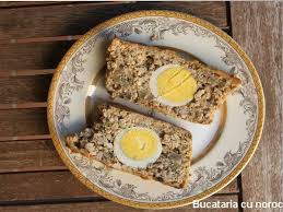 Amesteci carnea cu cepele tocate, oul, pâinea înmuiată în apă şi stoarsă, sare şi piper, după gust. Detalii Food Breakfast Oatmeal