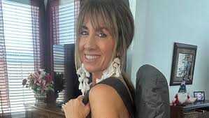 Amazon.com: Alpcour Asiento plegable para estadio, silla acolchada extra  ancha de 25 pulgadas para adultos, silla reclinable impermeable, la mejor  silla ultra gruesa y ligera para apoyar la espalda, para gradas con