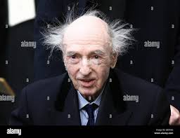 L'ex ministro conservatore John profumo arriva al servizio commemorativo  dell'ex primo ministro conservatore Sir Edward Heath, presso l'abbazia di  Westminster, nel centro di Londra, martedì 8 novembre 2005. Sir Edward morì  per