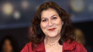 Eva Mattes: Auf der Bühne gebe ich mein Herz