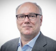 What to explain when explaining is difficult