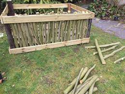 Fabriquer carr potager sur lev avec jardin carre palette meilleures id es pour la conception et with carr potager en palette. Comment Fabriquer Un Carre Potager Avec Des Rondins Je Vous Explique Tout Diy Carrepotager Potager Jardin Carre Potager Bois Potager Bois Carre Potager