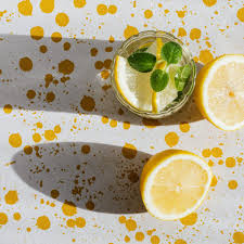 Le jus citron est également vu comme une recette de grand mère qui a fait ses preuves contre le rhume ! Boire Du Citron Le Matin A Jeun Les Avantages Et Les Inconvenients Femme Actuelle Le Mag