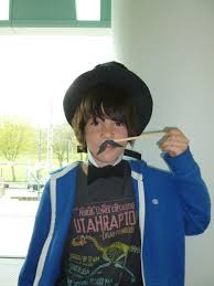 :)oooooooo a black deck of cards!: How To Make A Top Hat In 2020 Diy Costumes Kids Diy Mad Hatter Hat How To Make