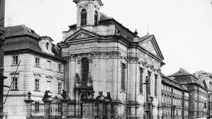 V roce 1931, na druhý svátek vánoční, se oženil s lindou von osten, členkou nsdap, narozenou 14 18. Krypta Parasutiste Zde 20 Dni Cekali Na Zachranu Nebo Na Smrt Ct24 Ceska Televize