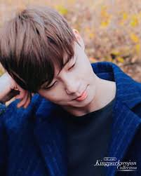 Minha eterna Rainha das lágrimas, série linda, atriz linda, ator lindo e  que história de amor e superação.....Amo vcs . Estamos juntos com vc Kim  Soo Hyun....