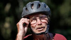 20A cykler hver dag ud for at samle dåser og flasker. Og han tjener godt på  det