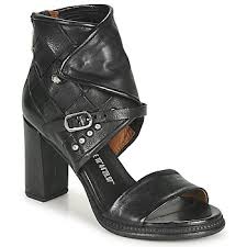 Da noi trovi i miglior brand per le scarpe donna dell'ultima stagione a prezzi scontati e subito disponibili. Scarpe Donna Grande Scelta Di Scarpe Donna Consegna Gratuita Spartoo It