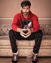 Bollywood Actors Real Height Salman Khan Katrina Kaif Deepika Padukone How Tall Are Your Favourite Stars Find Out At a height of 5 feet 10 inches, or 177.8cm tall, hrithik roshan is taller than 35.83% and smaller than 64.16% of all males in our height database. bollywood actors real height salman
