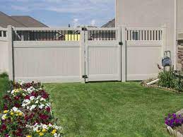 This video shows you how to build a 4 x 6 full vinyl privacy gate. Vinyl Fence Gate Ideas Plans Diy Free Download Garden Arbor Plans Backyard Fences Vinyl Fence Fence Design
