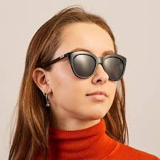 Pour les articles homonymes, voir lunette. Le Specs Halfmoon Magic Black Sunglasses