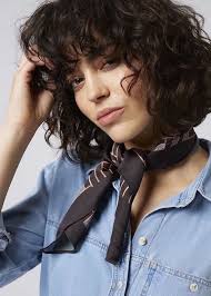 1001 Idees Coupe Courte Cheveux Boucles 49 Ondulations De Style Beaux Cheveux Permanente Cheveux Court Cheveux Courts Boucles