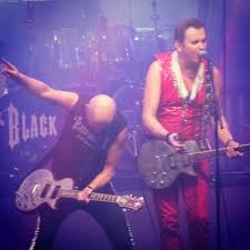 El mismo año de su fundación, publicaron su primer sencillo mitt eget blue hawaii , y … Black Ingvars Musician Band Facebook