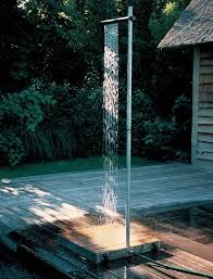 Dusche Im Garten Outdoor Dusche Freshouse Dusche Outdoor Im Garten Freshouse Teilen Mit Outdoorteppichbalkon Auss In 2020 Outdoor Shower Outdoor Garden Hoses