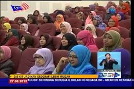 Seorang ahli matematika yang bekerja di bidang geometri disebut ahli geometri. Jabatan Sains Ukur Dan Geomatik Home Facebook