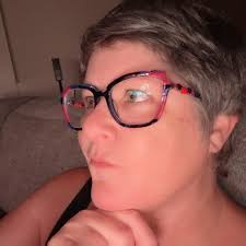 Ooh a rare glasses pic… so you have a favorite pair of glasses?