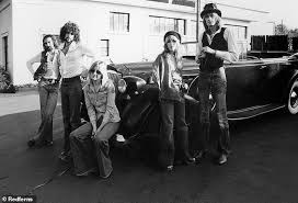 Lindsey adams buckingham (born october 3, 1949) is an american singer, songwriter, and producer, best known as lead guitarist and one of the three singers of the music group fleetwood mac from. Cub50gzbru7smm