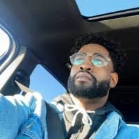 Deandre Bradley's Instagram, Twitter & Facebook