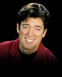 Arts council welcomes McDowell back to perform at historic Roxy Theatre